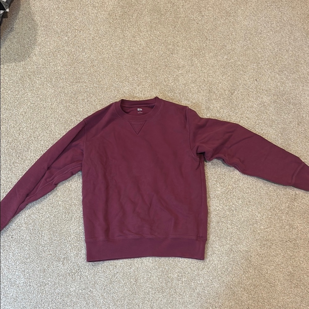 Uniqlo Men's Maroon Sweatshirt